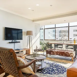 Backup-powered Bantry Bay View 2 Bed Apartment